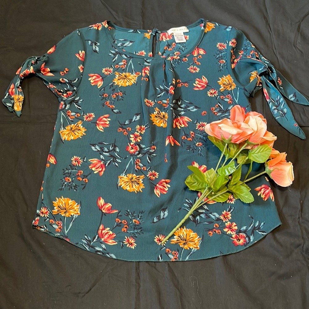 Miley + Molly dress shirt size small